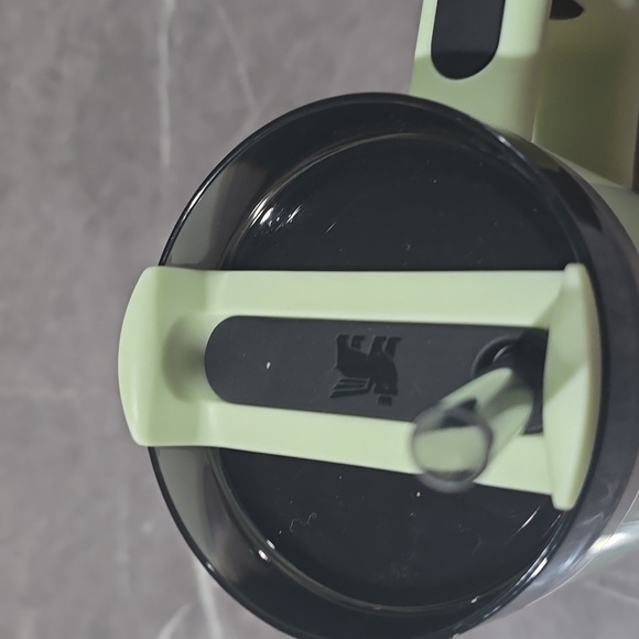 STANLEY HALLOWEEN 20 OZ STAINLESS STEEL H2.0 FLOWSTATE QUENCHER HYNOTIC GREEN - Picture 5 of 6